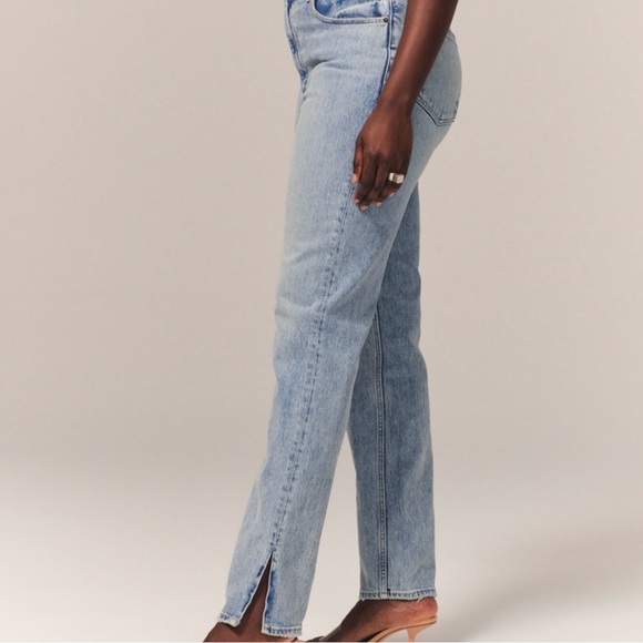 NWOT [Size: 25 Short] Abercrombie Curve Love Ultra High Rise 90s Straight Jean - Picture 2 of 5